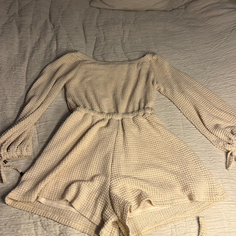 KNIT BEIGE LONG SLEEVED TIE ROMPER